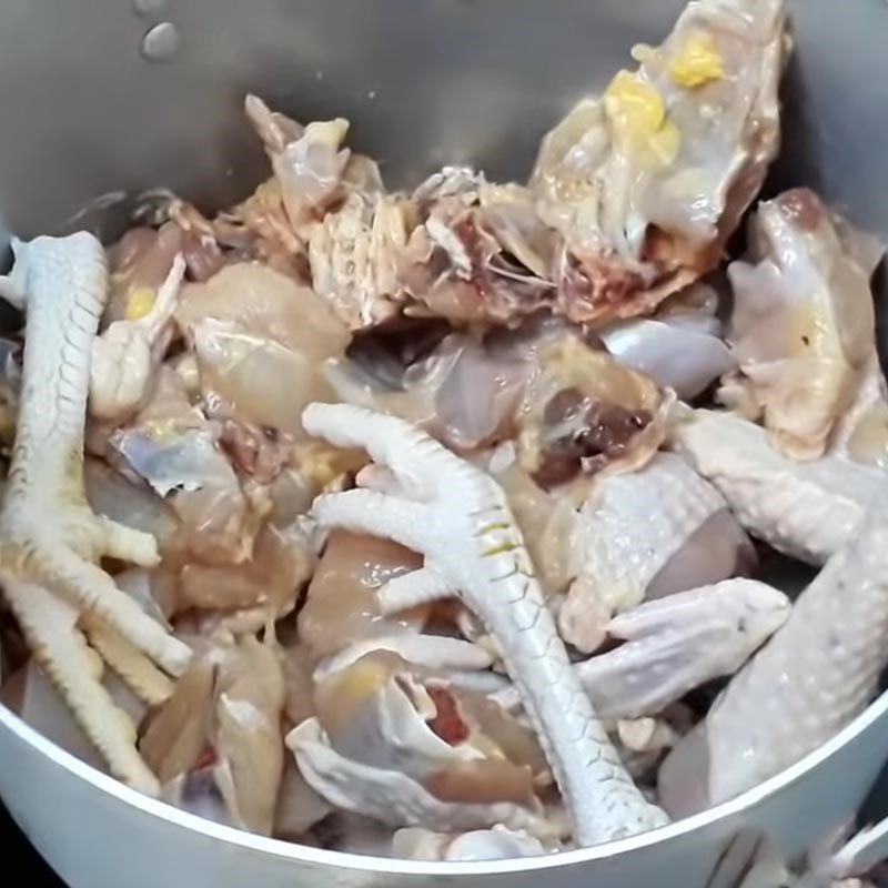 Step 2 Stir-fry the chicken for Ginger Chicken Soup with Turmeric