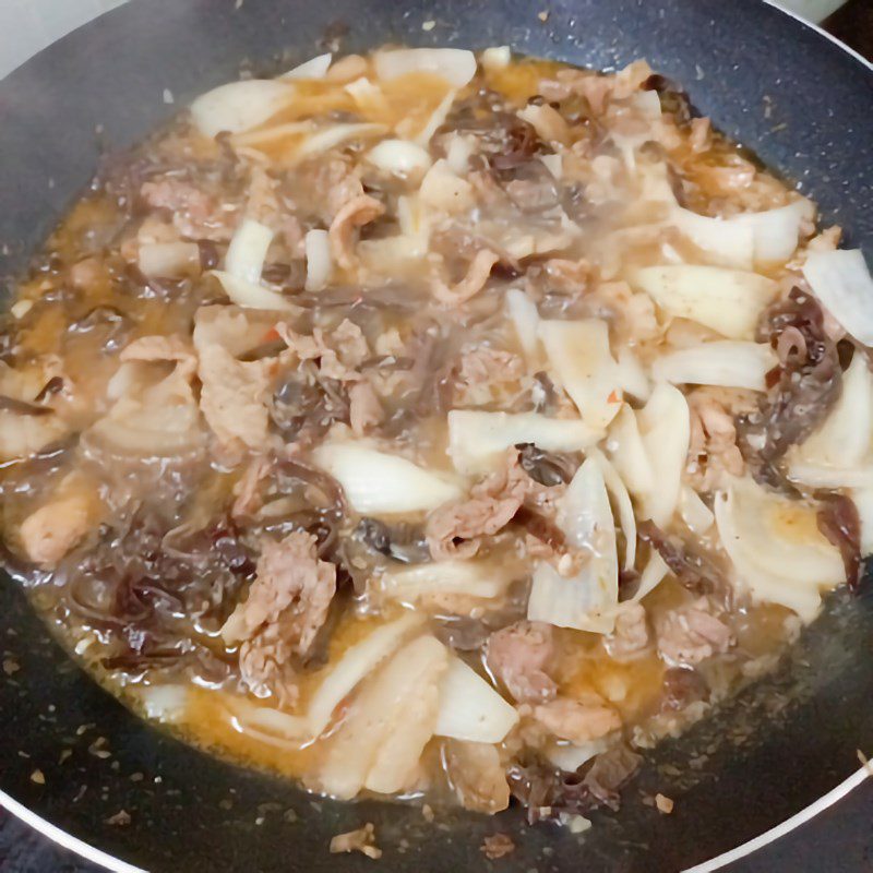 Step 4 Stir-fried wild boar Stir-fried wild boar