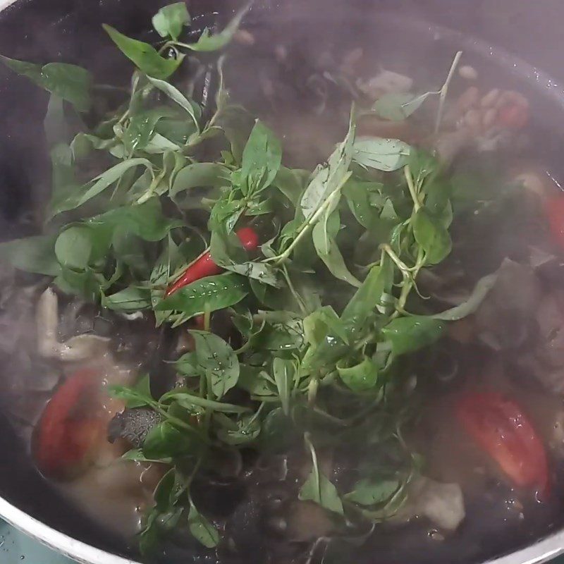 Step 3 Stir-fried goat intestines Stir-fried goat intestines with Vietnamese coriander