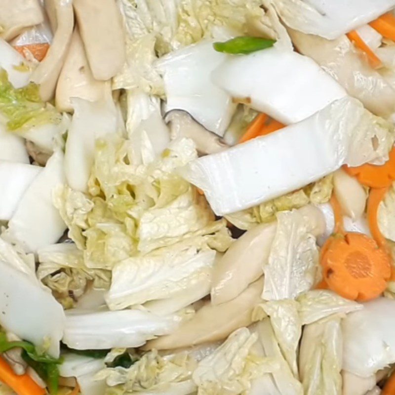 Step 3 Stir-fry cabbage with mushrooms Stir-fried cabbage with chicken thigh mushrooms