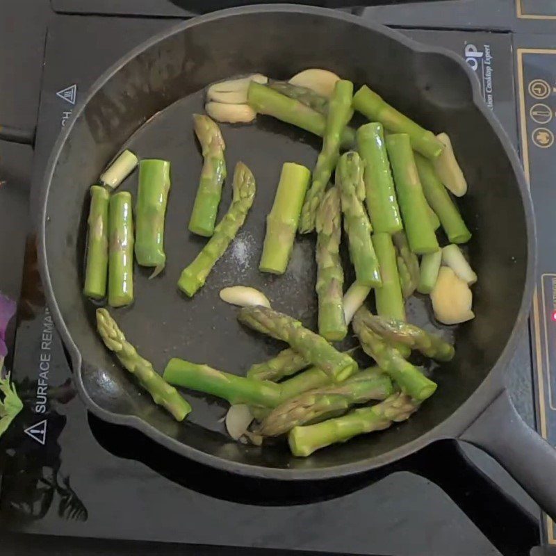 Step 2 Stir-fried asparagus Stir-fried asparagus with eggs