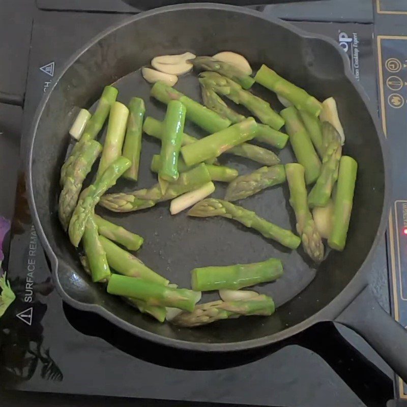 Step 2 Stir-fried asparagus Stir-fried asparagus with eggs