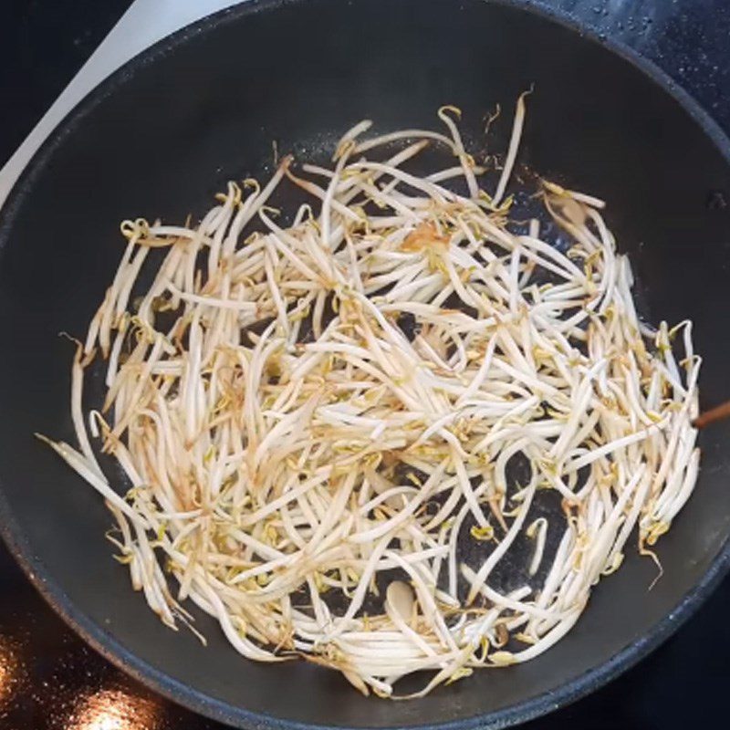 Step 3 Stir-fried chicken gizzards Stir-fried gizzards with bean sprouts