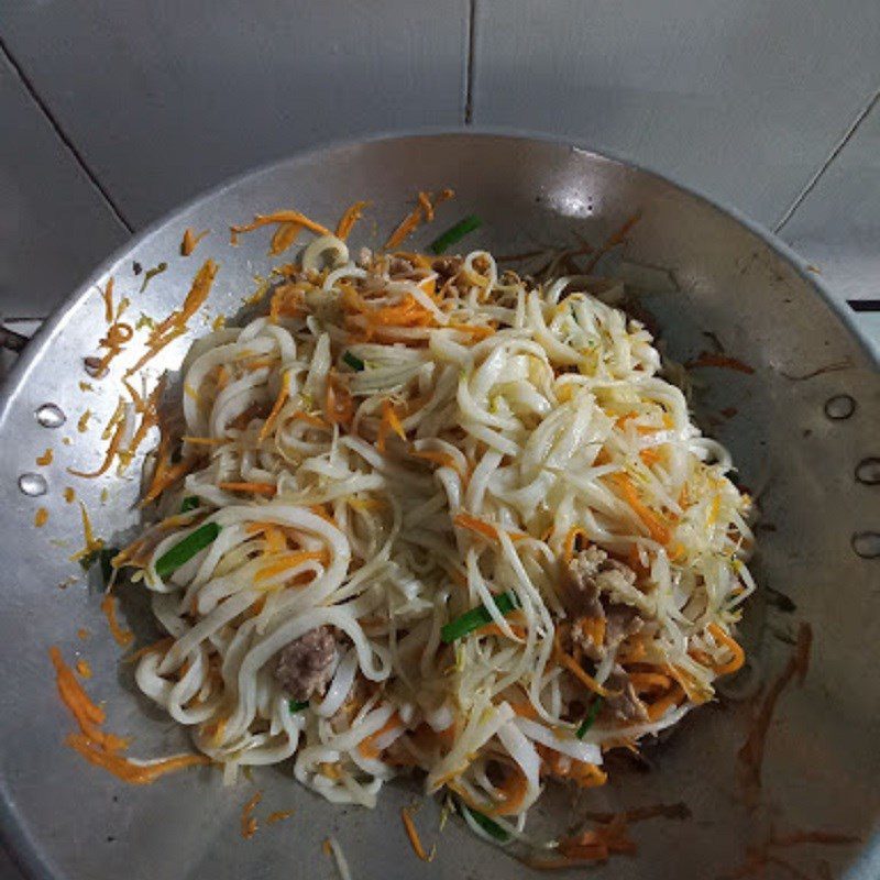 Step 3 Stir-fried noodles Stir-fried mixed noodles with fresh noodles