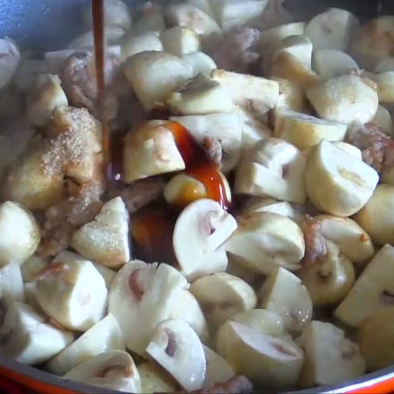 Step 2 Sautéed mushrooms with pork Sautéed oyster mushrooms with pork