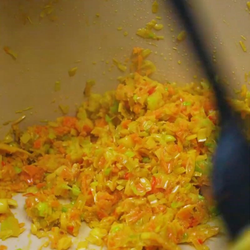 Step 1 Stir-fry Turmeric with Lemongrass Bún Xiêm Lo