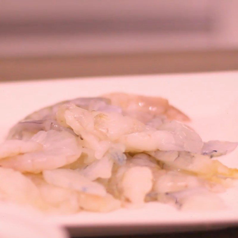 Step 2 Prepare the shrimp Stir-fried shrimp with vegetable tops