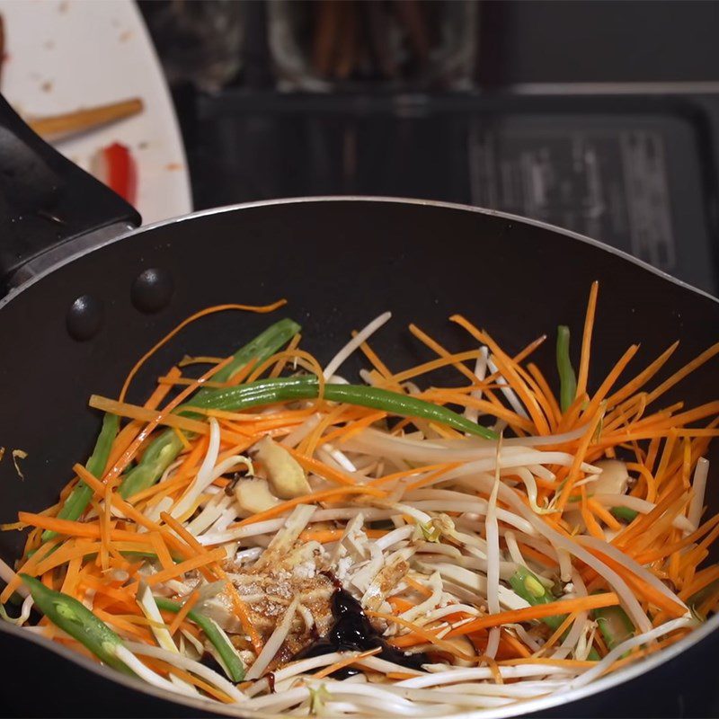 Step 3 Stir-fry ingredients Vegetarian mixed stir-fried noodles