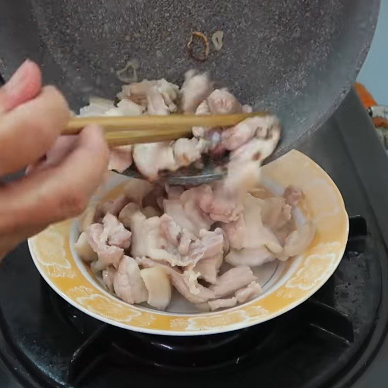 Step 3 Stir-fry the filling for Bánh xèo Đà Nẵng