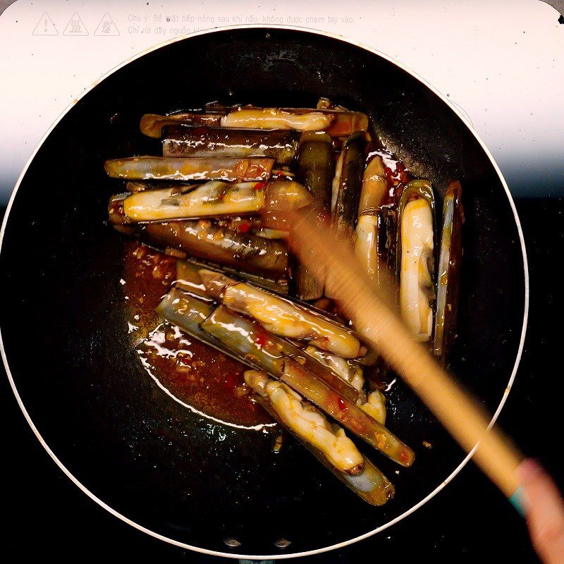 Step 3 Sautéed Razor Clams Garlic Butter Sautéed Razor Clams