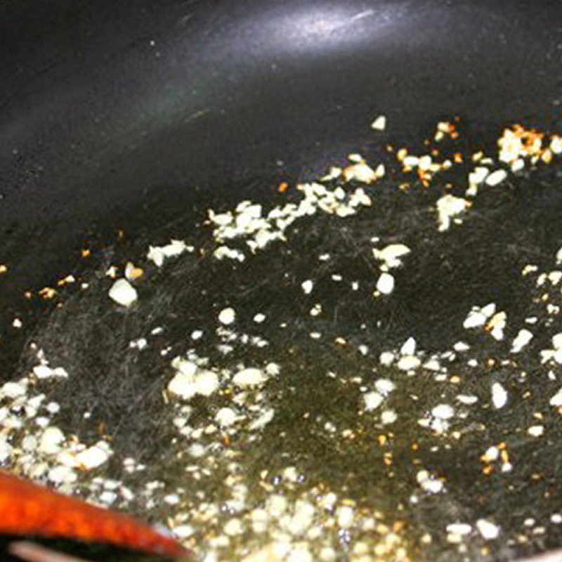 Step 5 Sautéing Vegetables Vegetarian Noodles with Stir-fried Vegetables and Mushrooms