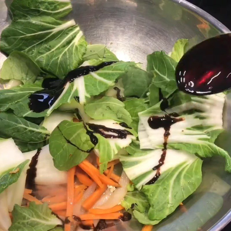 Step 2 Stir-fry vegetables Stir-fried noodles with fish balls