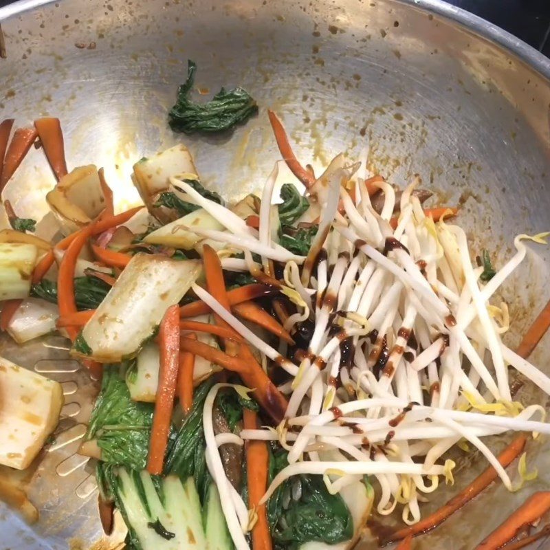 Step 2 Stir-fry vegetables Stir-fried noodles with fish balls