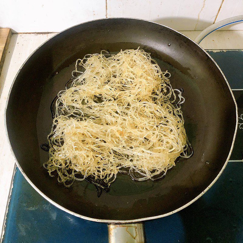 Step 4 Stir-fry vegetables and vermicelli Mixed stir-fried vermicelli