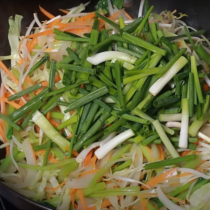 Step 3 Stir-frying vegetables Dry noodle stir-fry