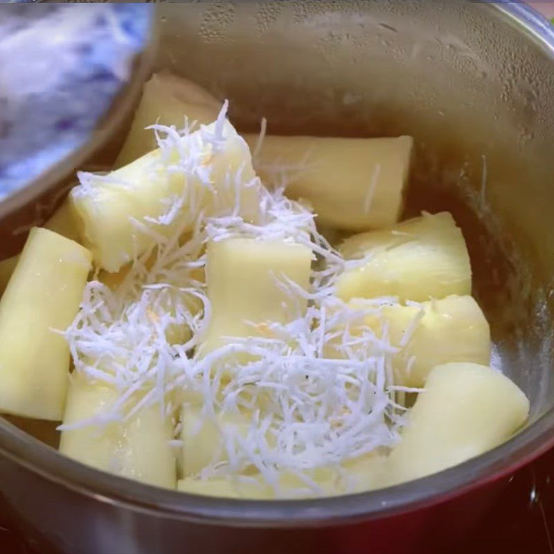 Step 3 Stir-fried Cassava with Coconut Milk