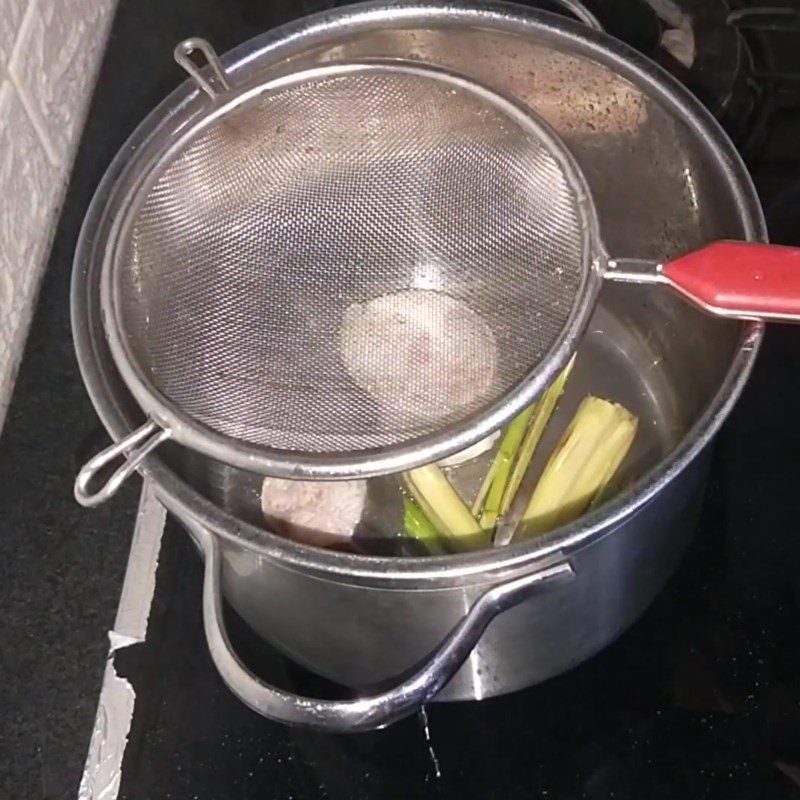 Step 3 Quickly Stir-Fry Fish and Extract Fermented Rice Water Sour Soup with Grouper and Water Lily