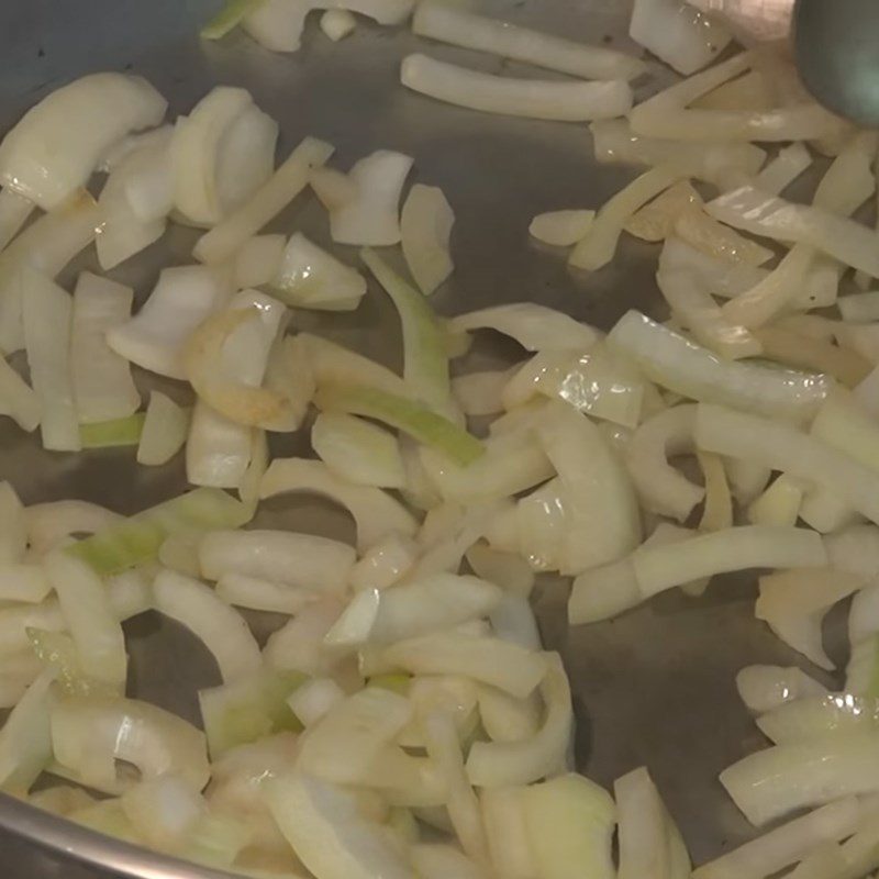 Step 2 Sautéed beef with onions and cheese Beef stir-fried sandwich