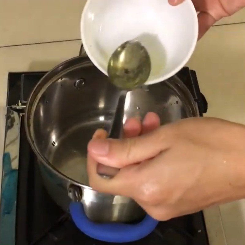 Step 3 Stir-fry mackerel Water spinach porridge for babies