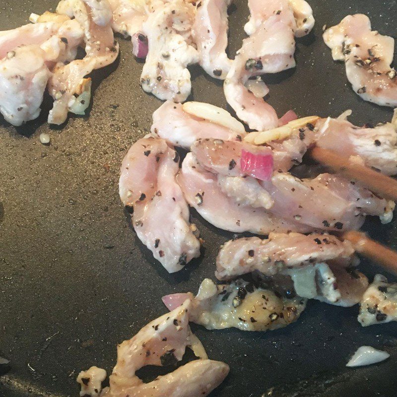 Step 3 Stir-fried chicken with napa cabbage Stir-fried napa cabbage with chicken