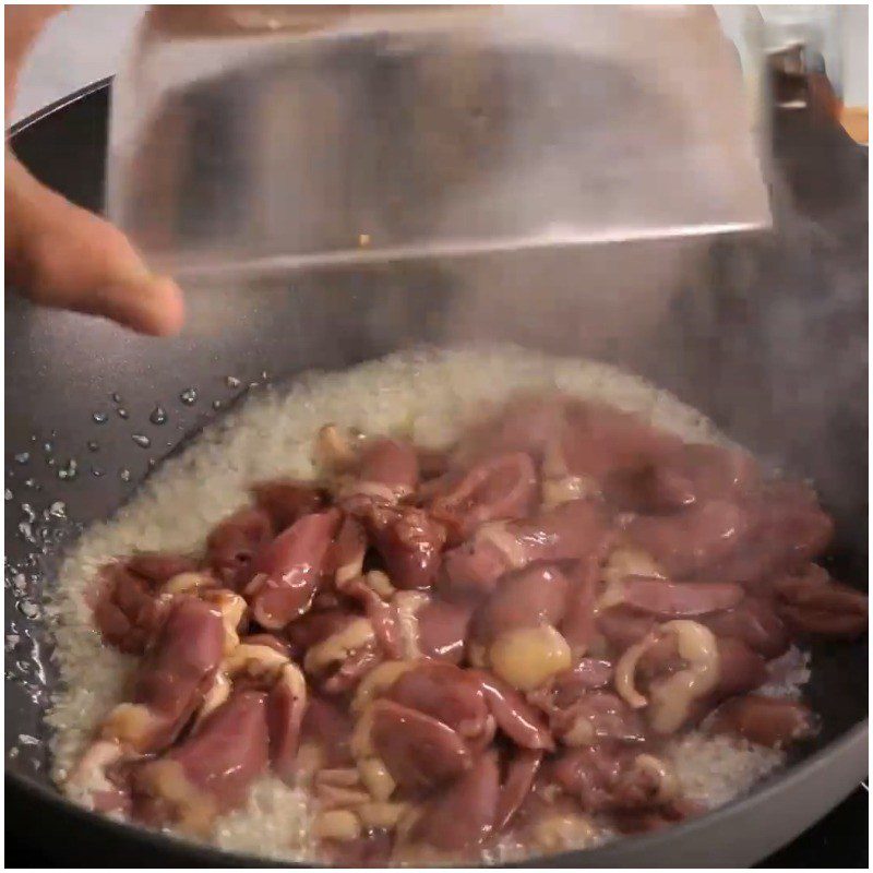 Step 3 Stir-fried chicken heart Chicken heart stir-fried with young corn