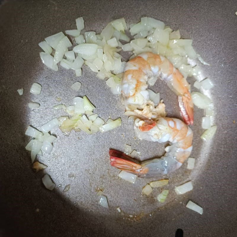 Step 4 Stir-fried shrimp Squash soup with shrimp