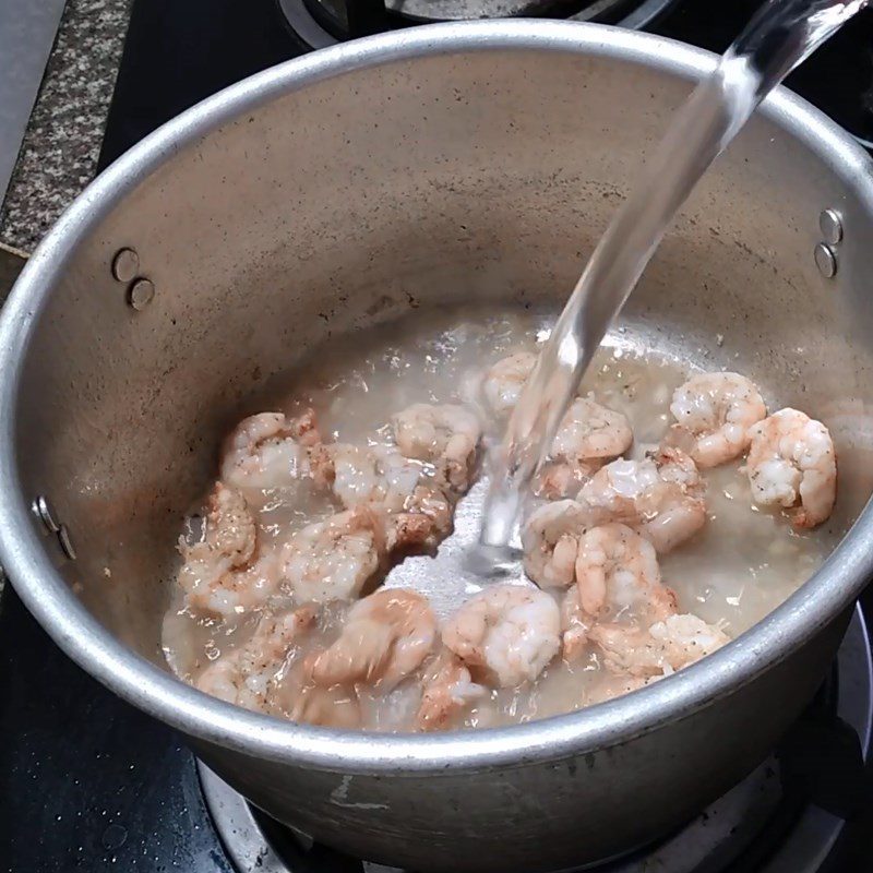 Step 4 Stir-fried shrimp Squash soup with shrimp