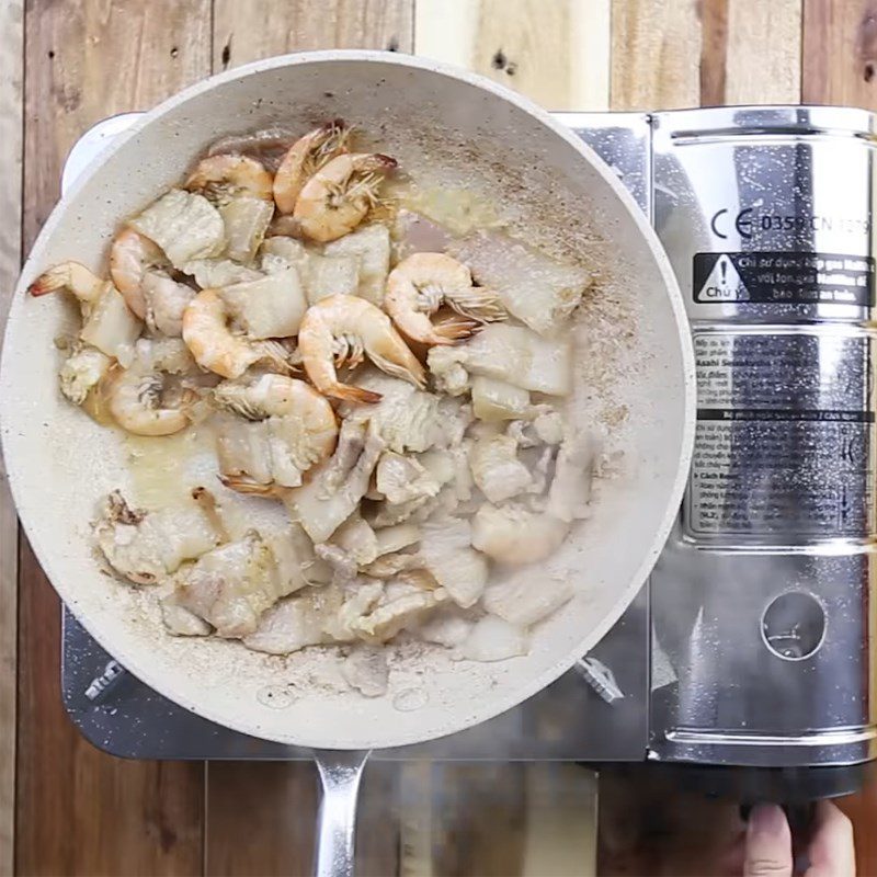 Step 3 Sauté shrimp and pork Pancakes with shrimp and pork