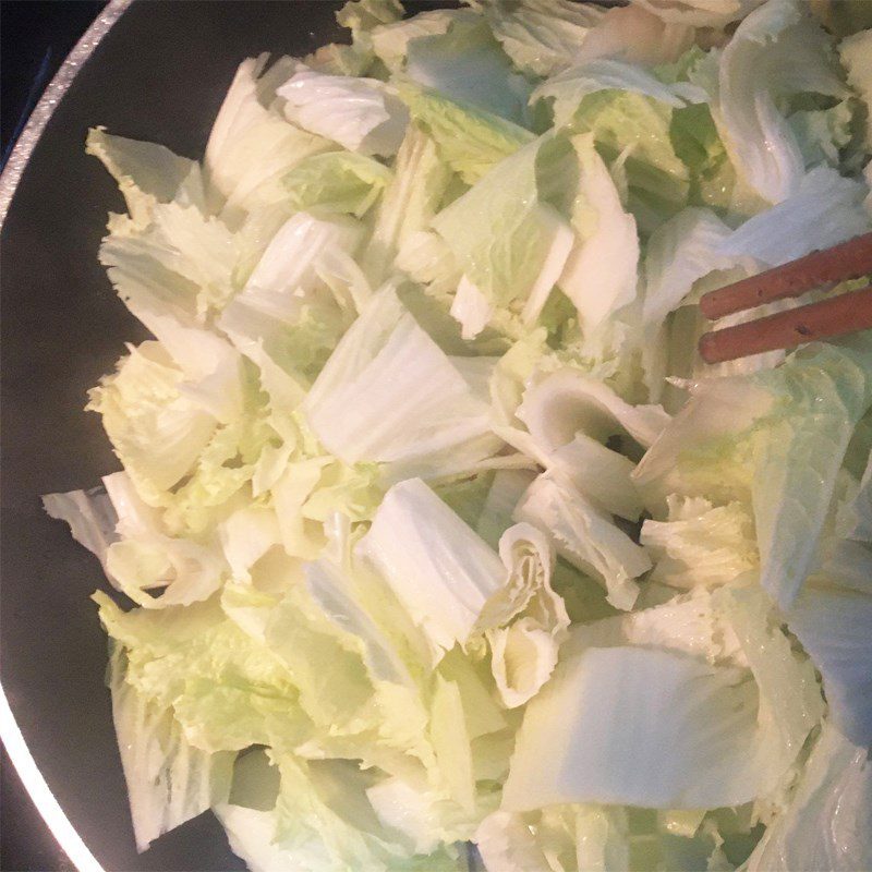 Step 3 Stir-fried shrimp with Napa cabbage Stir-fried Napa cabbage with shrimp