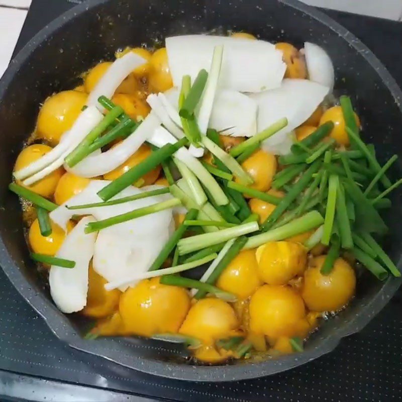 Step 3 Stir-fried young chicken eggs with onions Stir-fried young chicken eggs with onions