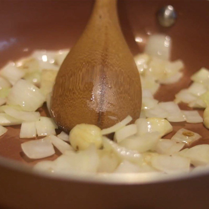 Step 4 Stir-fry and blend pumpkin Creamy pumpkin pasta