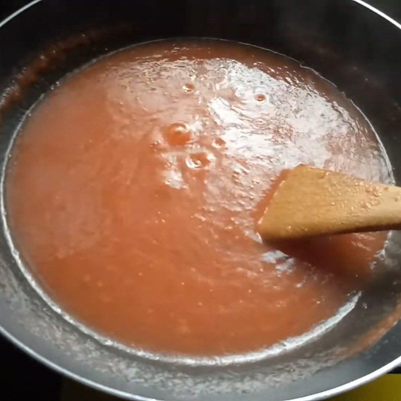 Step 3 Grind tomatoes and make tomato sauce with pork sausage