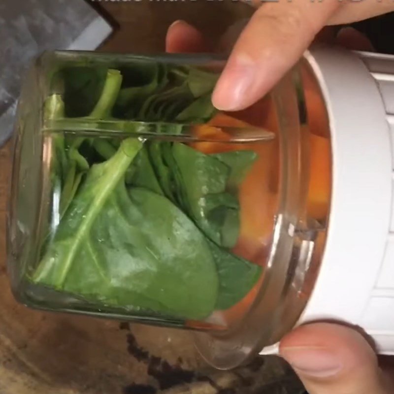 Step 3 Blend the carrot mixture with water spinach Beef porridge with water spinach for baby weaning