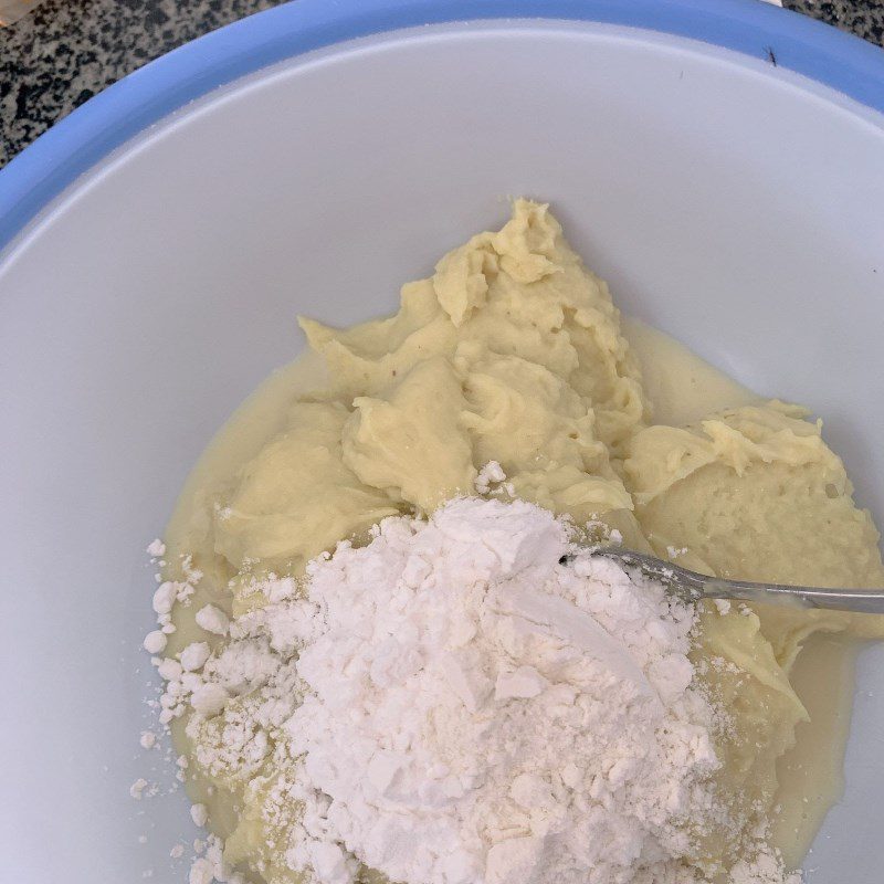 Step 2 Mash the sweet potatoes for baked sweet potato cake