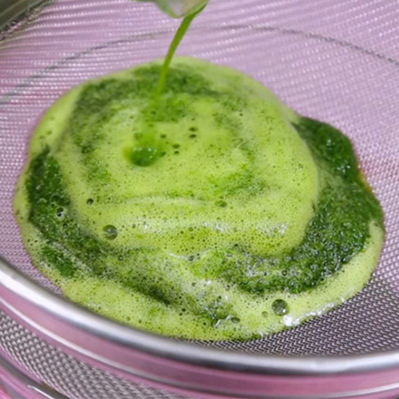 Step 1 Blend Pandan Juice for Yogurt with Jackfruit and Pandan Pearls