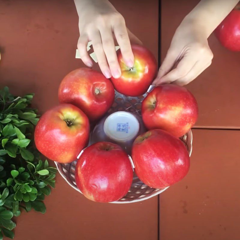 Step 1 Arrange fruit with glue How to arrange 1 type of fruit with glue