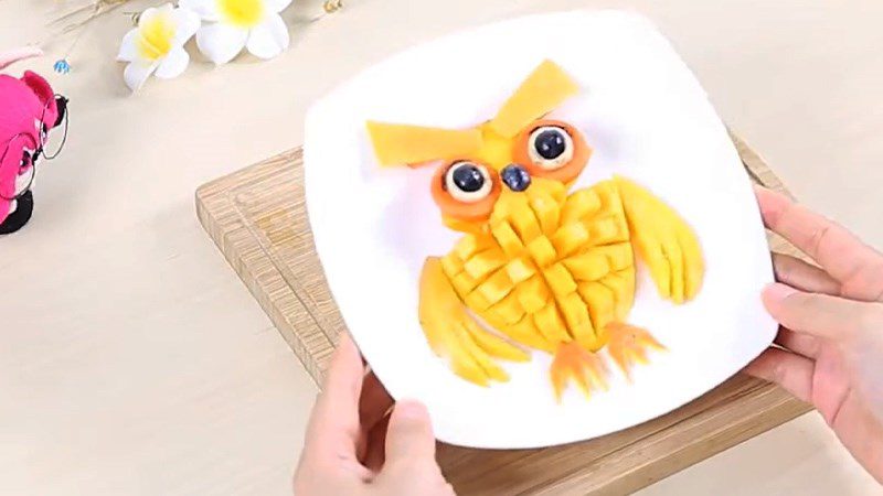 Create the eyebrows for the owl