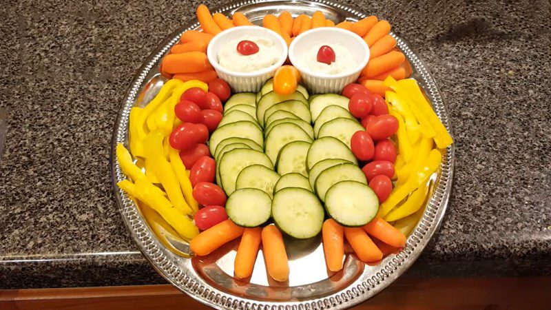 Complete the owl-shaped vegetable plate