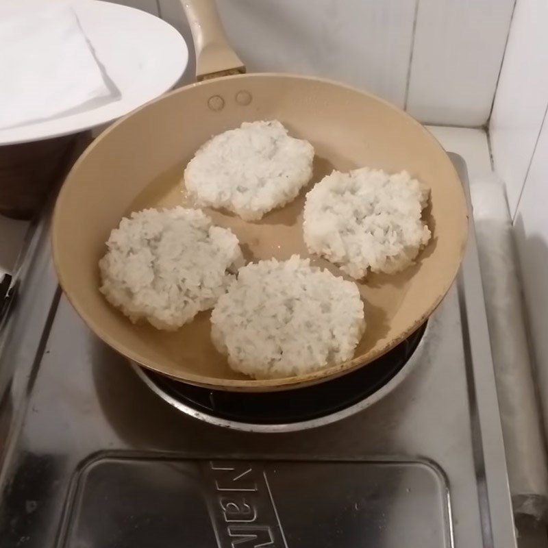 Step 2 Press and fry sticky rice Fried sticky rice with pork floss