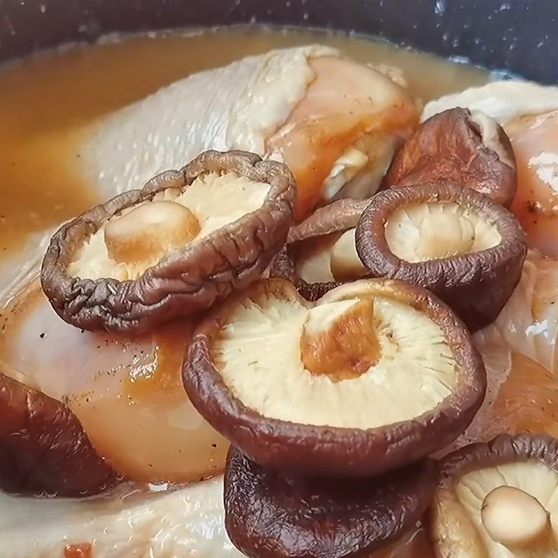 Step 4  Braised Chicken Chicken with Shiitake Mushrooms and Fresh Beer