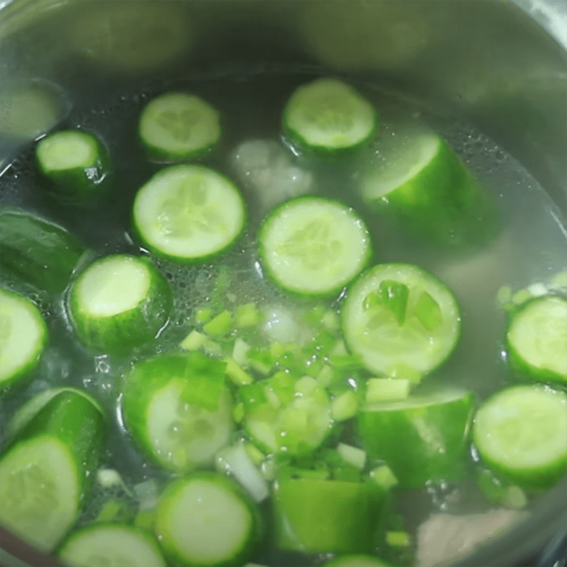 Step 4  Cooking soup Cucumber soup with pork bones