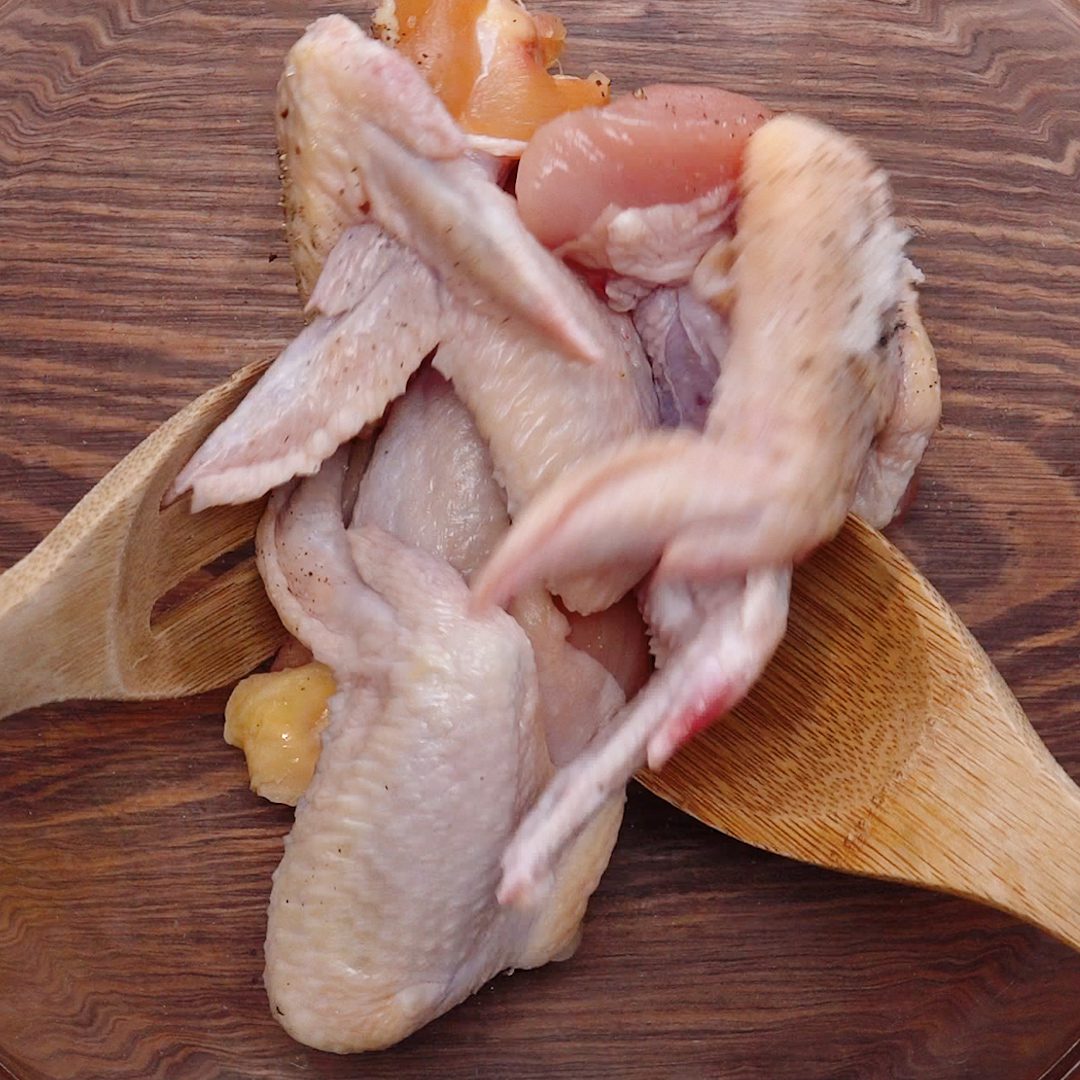 Step 1 Marinate the chicken wings Fried chicken wings