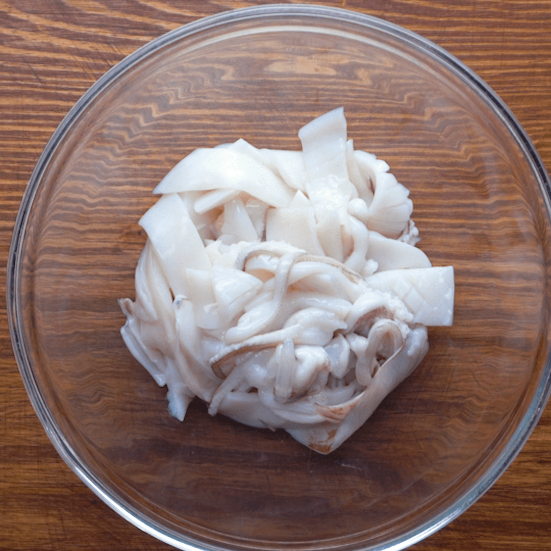 Step 1 Prepare the ingredients for Crispy Fried Squid with Dill