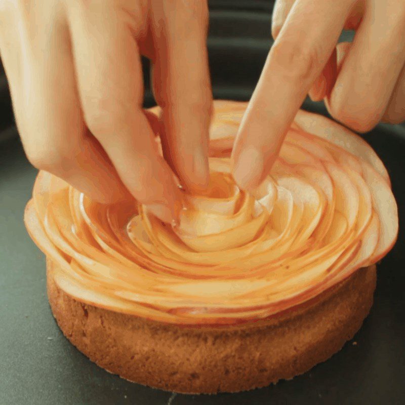 Step 3 Shape the cake Apple tart rose