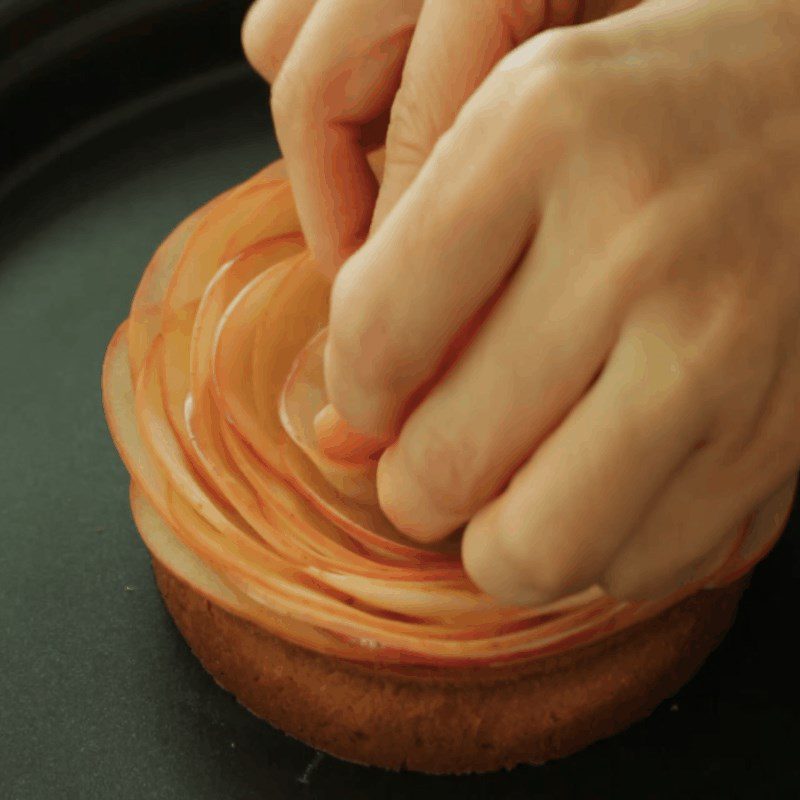 Step 3 Shape the cake Apple tart rose