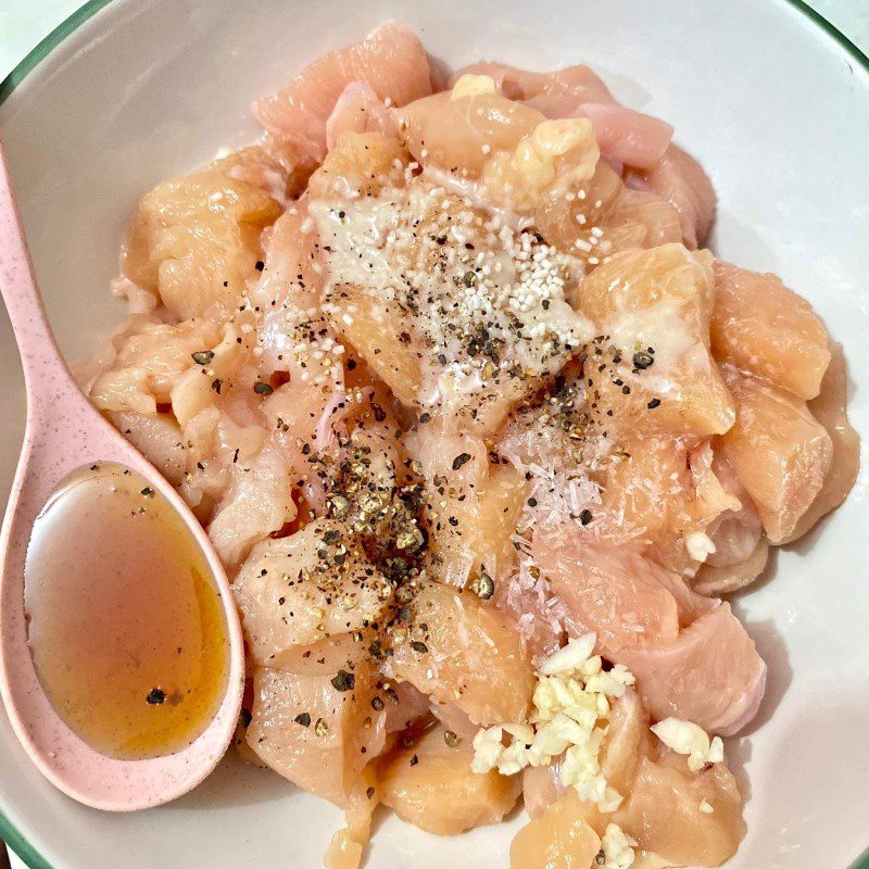 Step 2 Marinate the chicken Chicken breast stir-fried with tomato