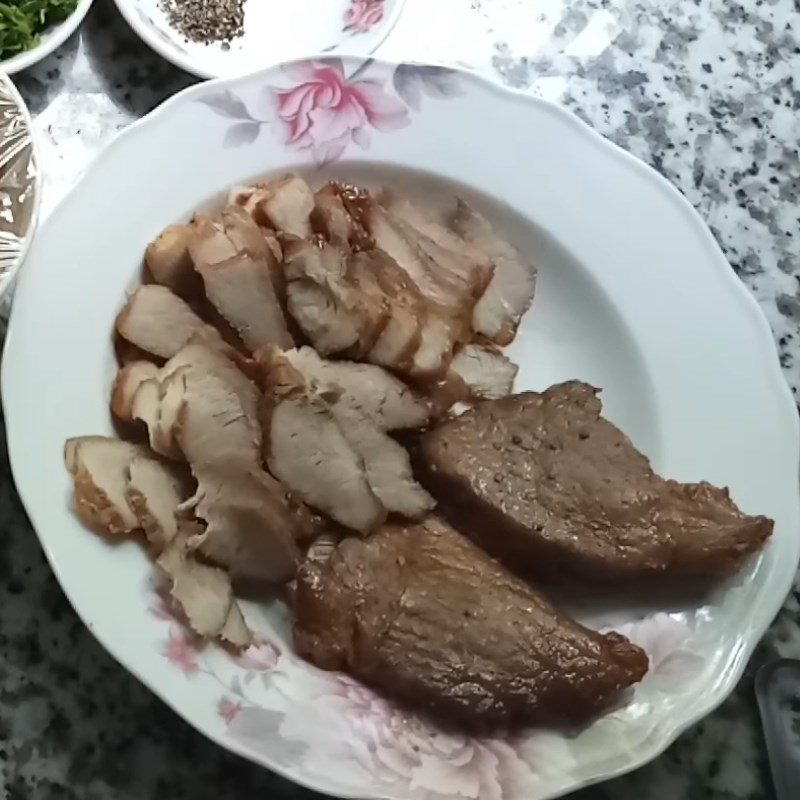 Step 1 Prepare the ingredients for dry noodle with char siu