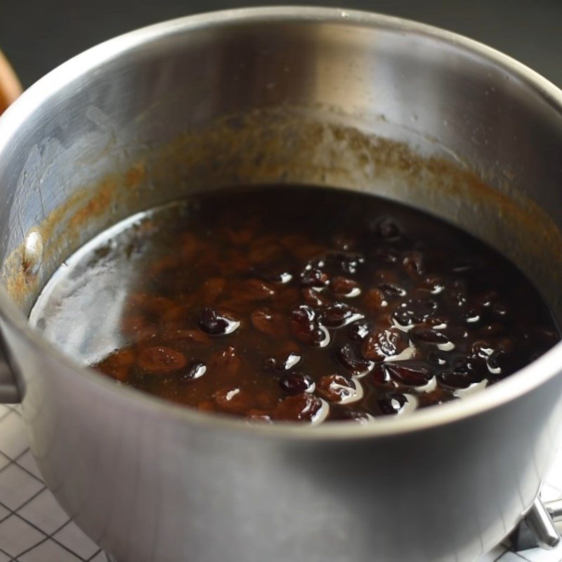 Step 1 Cook dried fruit alcohol Chrismas fruit cake