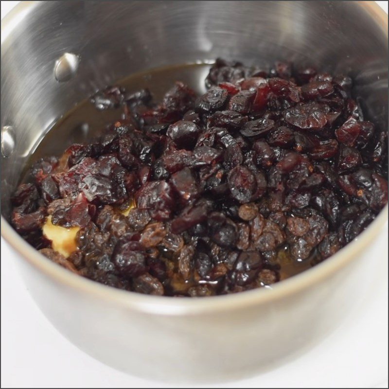 Step 1 Cook dried fruit alcohol Chrismas fruit cake