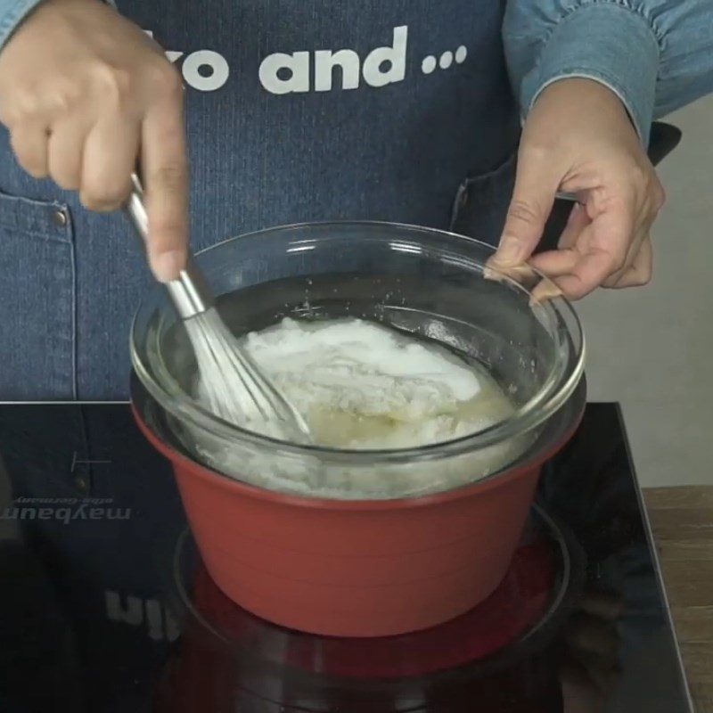 Step 1 Whipping eggs for Swiss meringue for Santa Claus